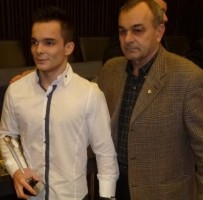 Vlad Cotuna, cel mai bun gimnast al Timişului, pregătit de profesorul Ioan Boici, antrenorul anului trecut în judeţul nostru, a fost desemnat sportivul numărul 1 al Timişului pe anul 2012