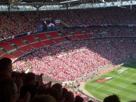 Wembley, arenă națională a fotbalului englez, a înregistrat un record mondial de asistență la un joc inter-cluburi de rugby având-o drept gazdă pe Saracens Londra, cu Cătălin Fercu intrat din minutul 68