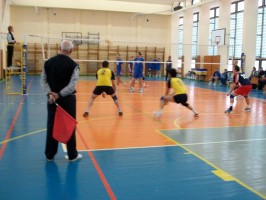 CS Universitatea, în continuare tot în liga a doua, deşi în primăvară promova în elită, eşalon pentru care nu s-au găsit însă bani
