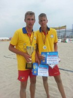 Bogdan Nan și Robert Vîrlan, campioni naționali de juniori la volei pe plajă