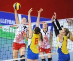 Larisa Vasilică și Adelina Ungureanu la blocaj în meciul cu Belarus