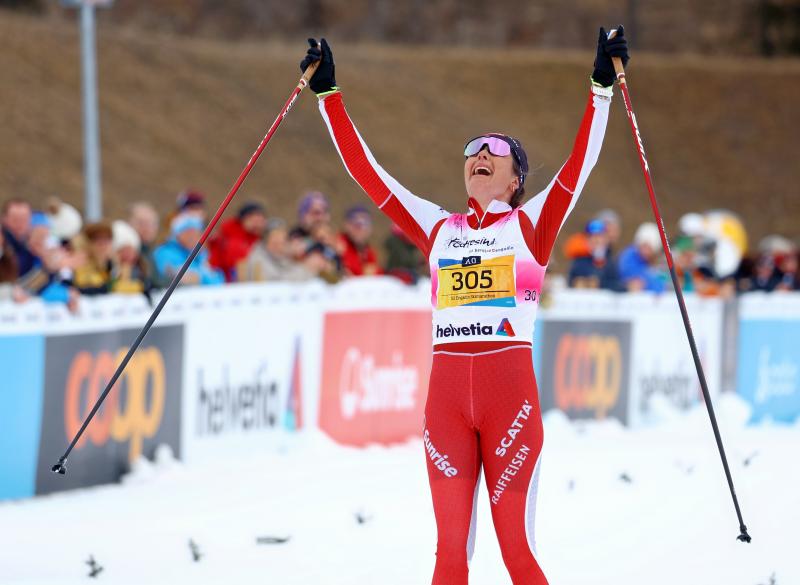 Elveţianca Werro câştigă proba categoriei elite feminin în cadrul Engadin Skimarathon pe 12 Martie 2023, trecând primul linia de sosire la S-chanf: schi fond cross-country de la Maloja la S-chanf pe un parcurs prin Engadine Valley, în Elveţia - foto: swiss-image.ch